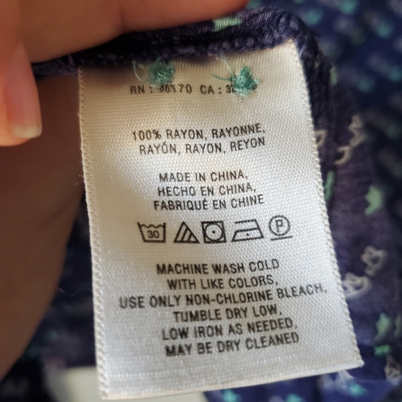 Anthropologie Split Back Button Down in Bird Print - Picture 6 of 6